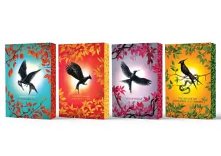 Deluxe Hunger Games Collection 4 Book Set - Suzanne Collins af Suzanne Collins