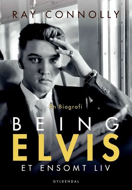 Being Elvis af Ray Connolly