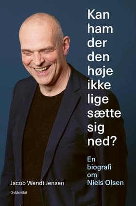 Kan ham der den høje ikke lige sætte sig ned? af Jacob Wendt Jensen