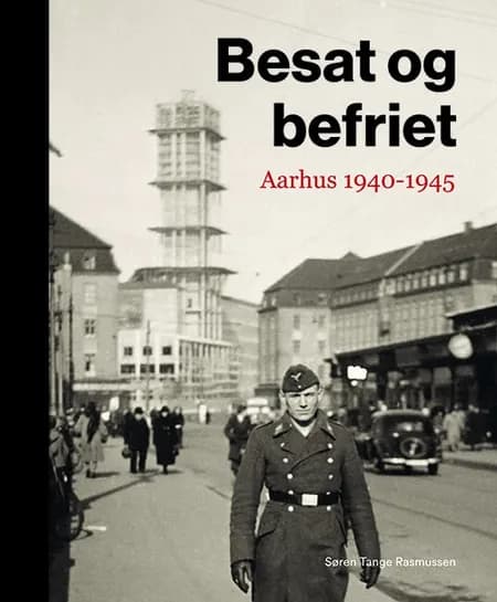 Besat og befriet af Søren Tange Rasmussen