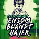 Ensom blandt hajer af Eva Wikander