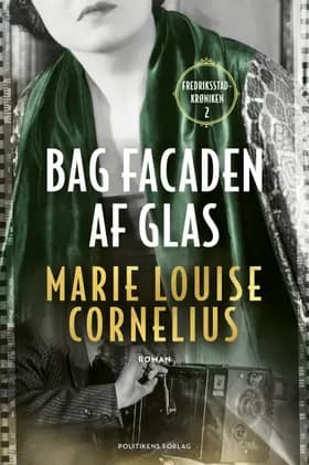 Bag facaden af glas af Marie Louise Cornelius
