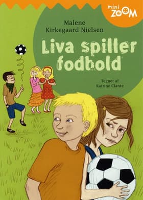 Liva spiller fodbold af Malene Kirkegaard Nielsen