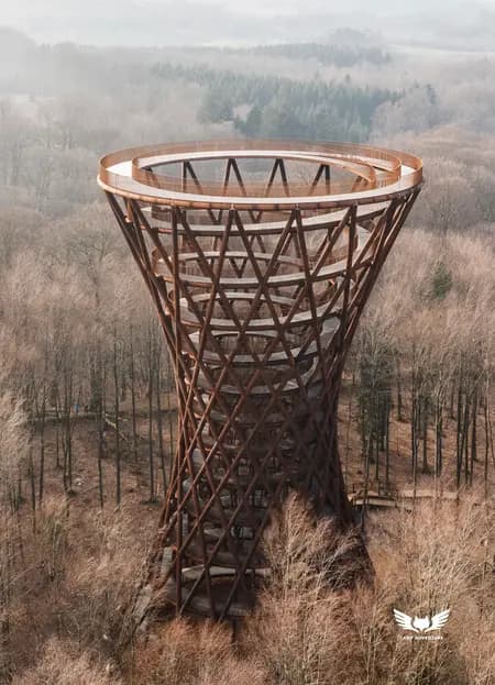 The Forest Tower af Kristoffer Lindhardt Weiss