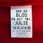 Der er blod på dit tøj, Julie af Julie Bundgaard