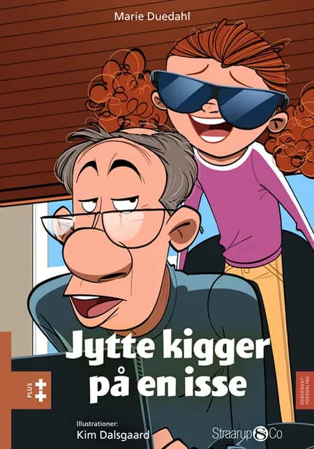 Jytte kigger på en isse af Marie Duedahl