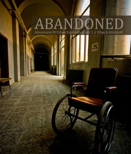 Abandoned af Jan Elhøj