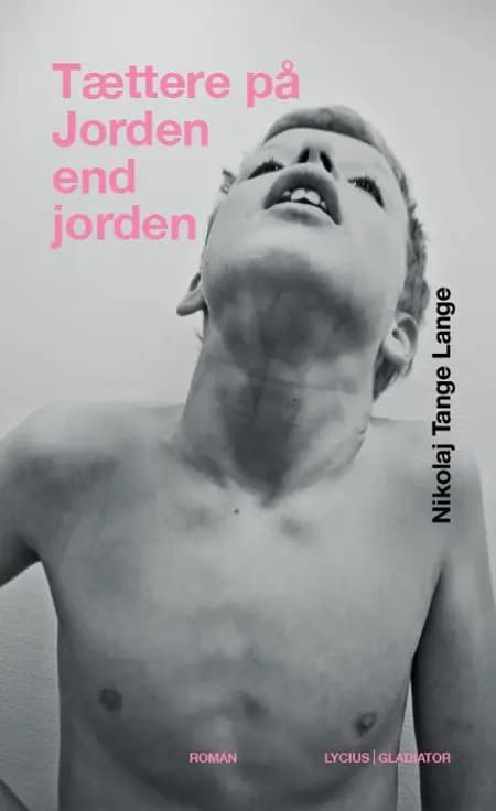 Tættere på Jorden end jorden af Nikolaj Tange Lange