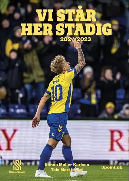 Vi står her stadig 2022/2023 af Nanna Møller Karlsen