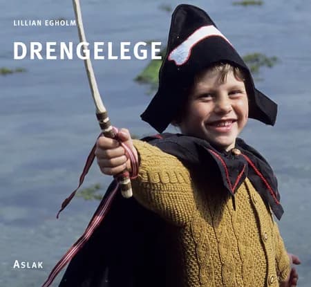 Drengelege af Lillian Egholm