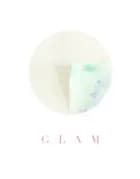 Glam af Anne Vejerslev Mikkelsen, Emil Tavs og Frederikke E. Vejen-Jensen