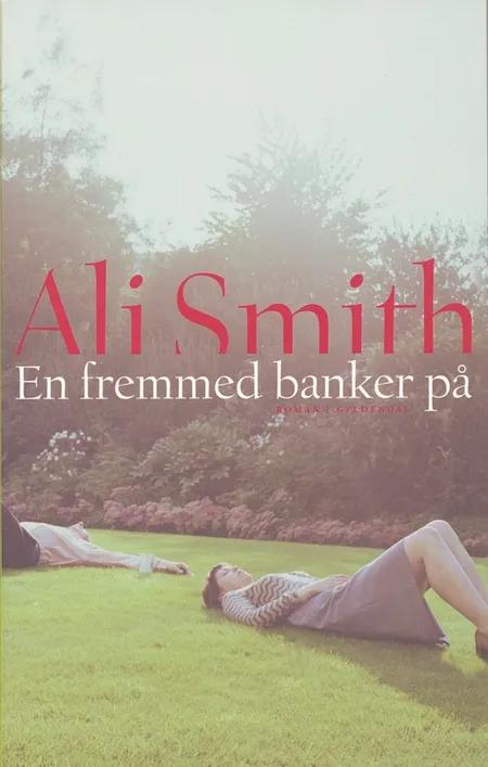 En fremmed banker på af Ali Smith