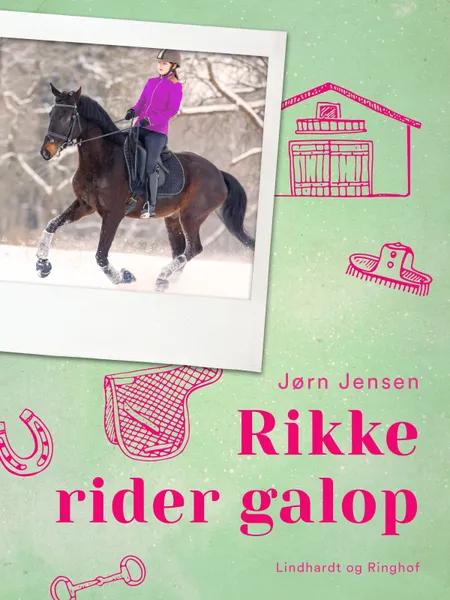 Rikke rider galop af Jørn Jensen