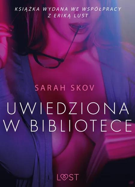 Uwiedziona w bibliotece - opowiadanie erotyczne af Sarah Skov