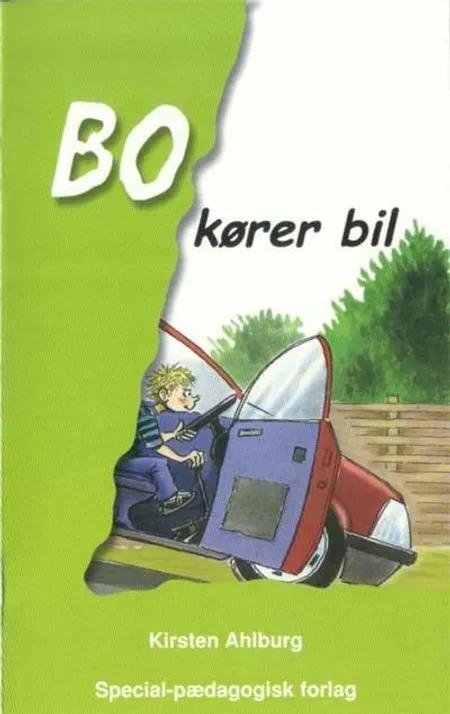 Bo kører bil af Kirsten Ahlburg