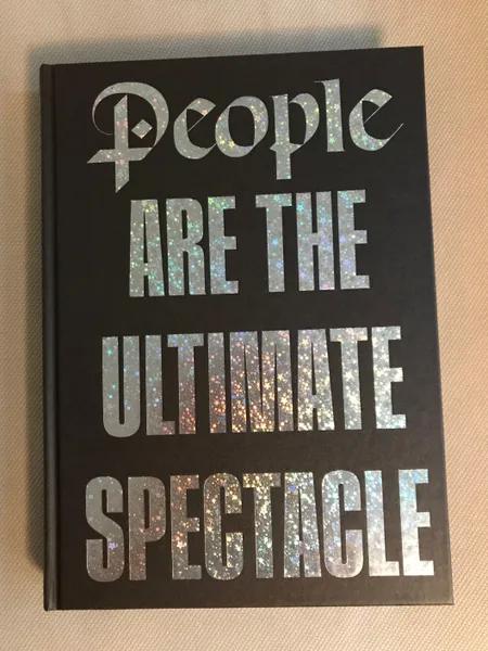 Esben Weile Kjær - People are the ultimate spectacle af Anna Weile Kjær